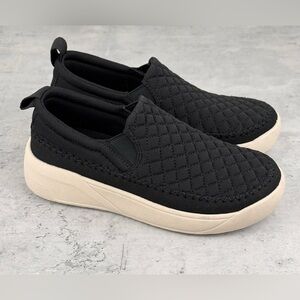 Staheekum Women's Quilted Slip On Shoes BLACK Size 6 New Without Box